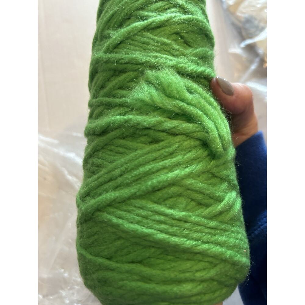 Vtg‎ Berwick Acrylic Thick Craft Yarn 100 Yards Bright Green Color Spool New NOS